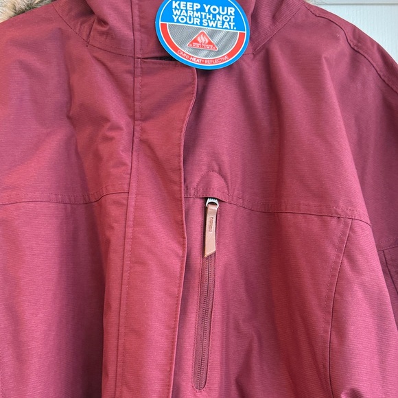 Columbia Women's Carson Pass II Deep Red Wine Jacket - Picture 3 of 10